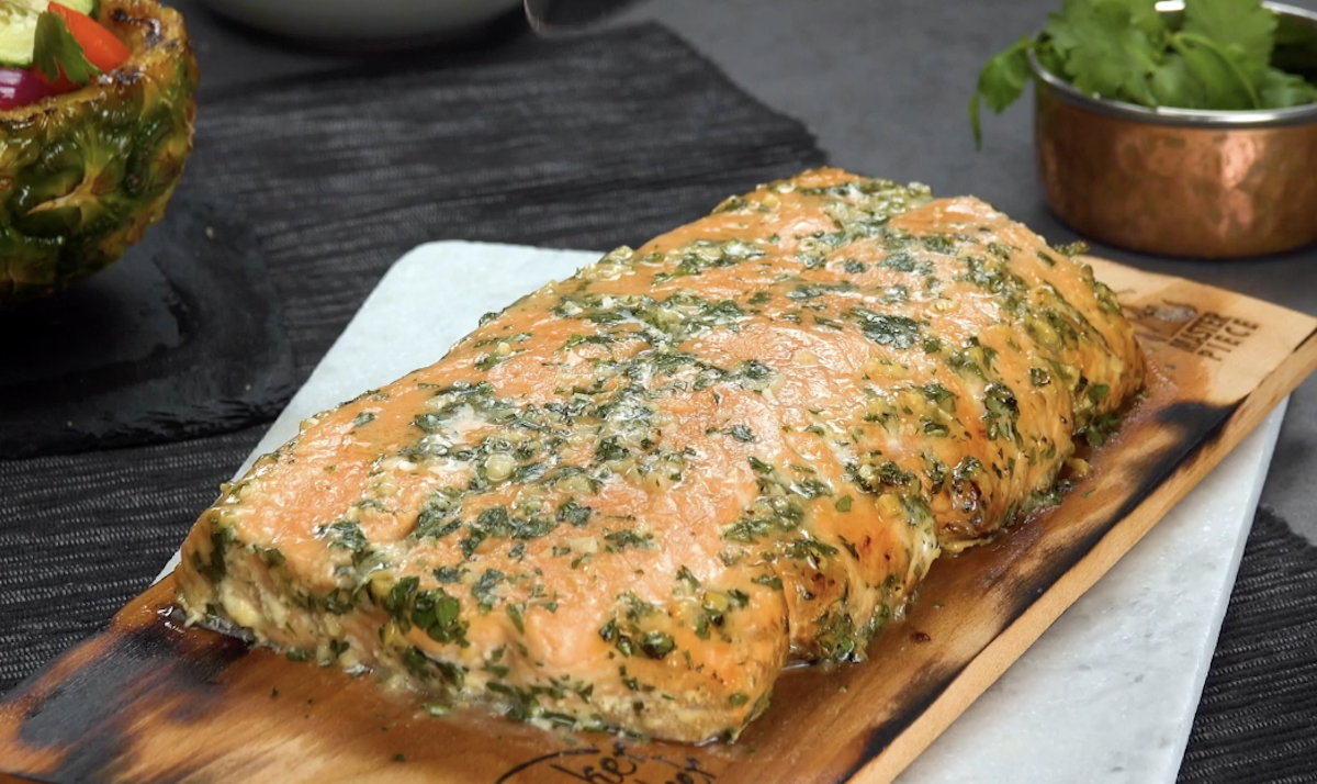 Filet de saumon grillé à l'ananas et à l'arôme extra fumé