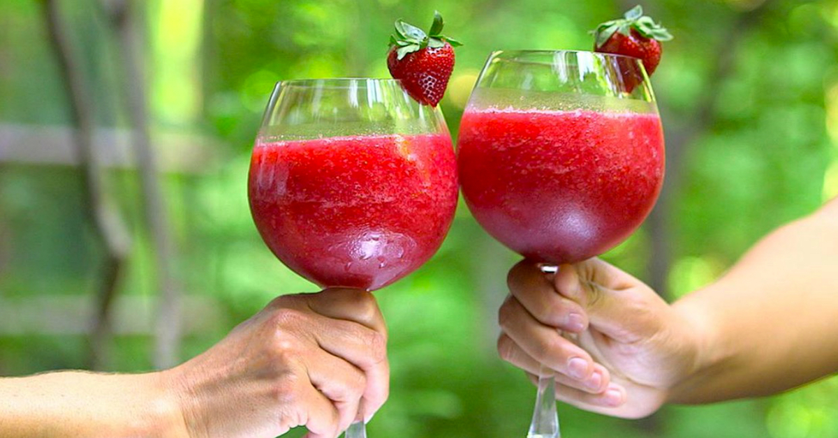 2 verres de rosé frappé à la framboise