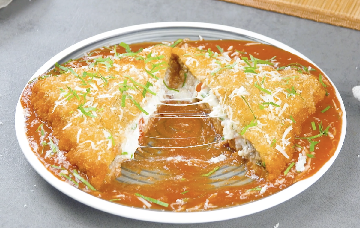 Ravioli XXL à base de viande hachée avec une garniture au fromage