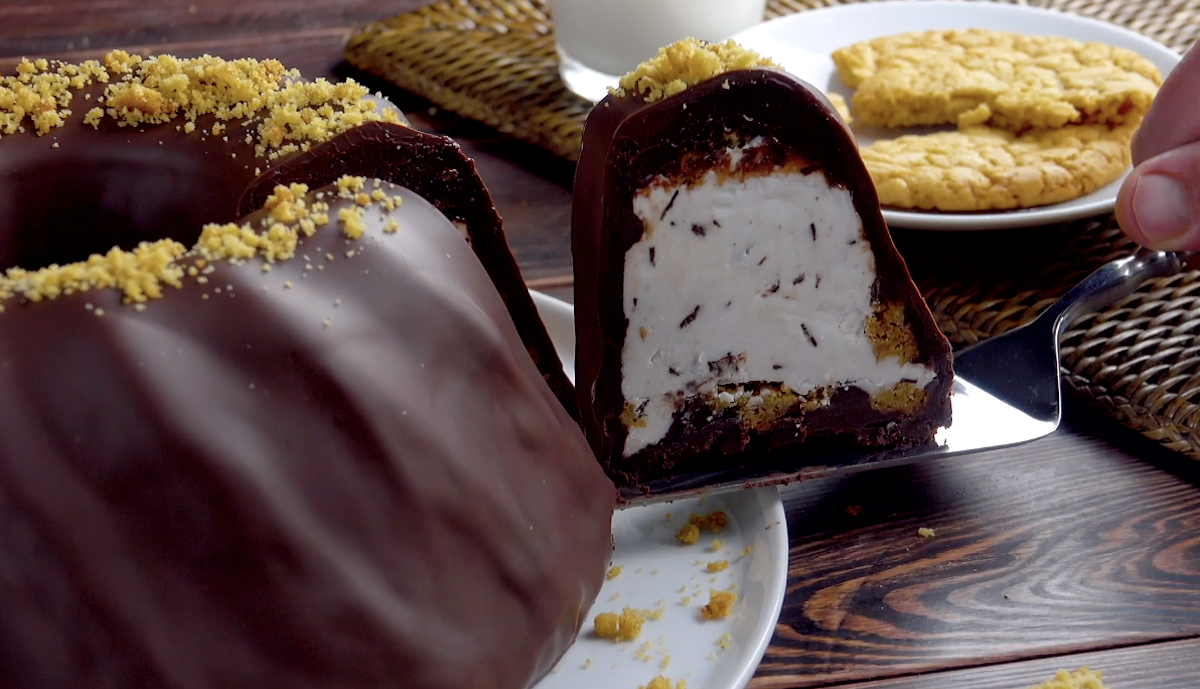 gâteau à la garniture glacée