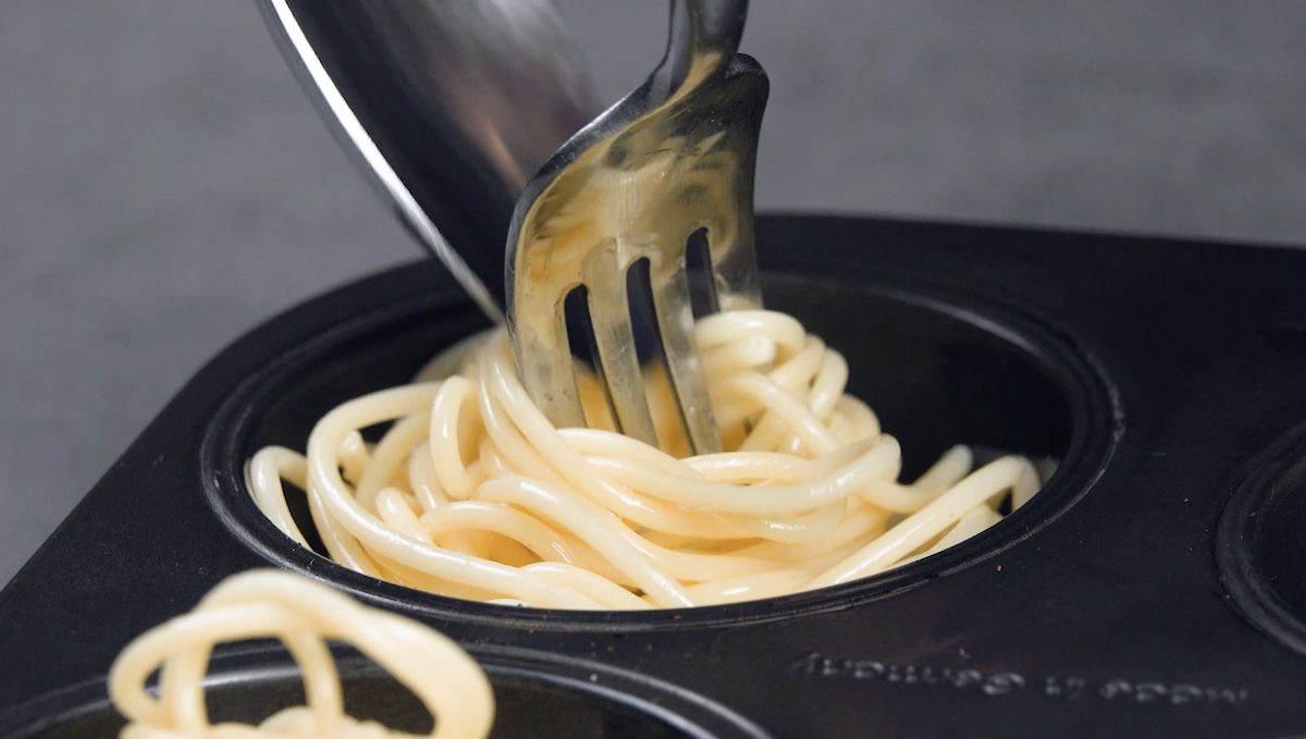 spaghettis dans moule à muffins