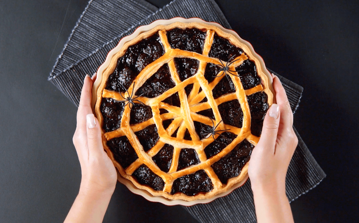 Tarte d'Halloween avec toile d'araignée