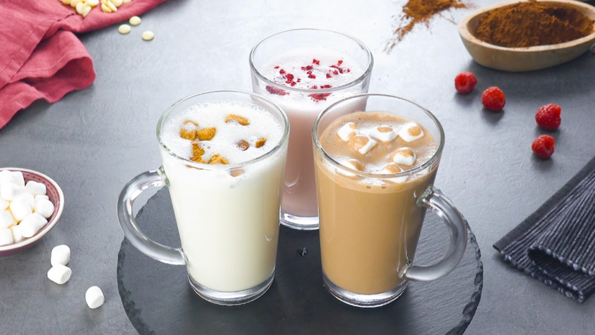 Chocolat chaud au 3 saveurs avec des boules de chocolat