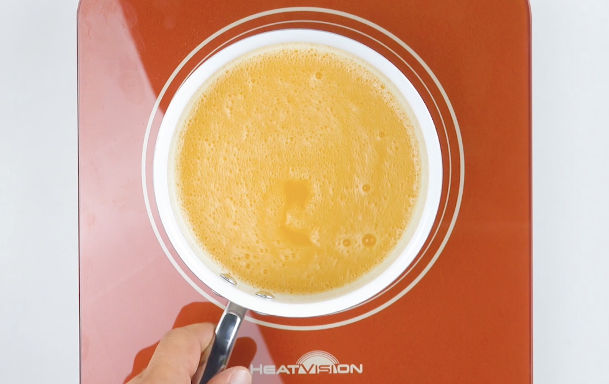 faire chauffer le jus d'orange avec la gélatine