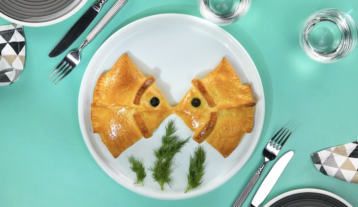 Poissons qui s'embrassent : croûtes de pâte à pizza farcies au saumon fumé