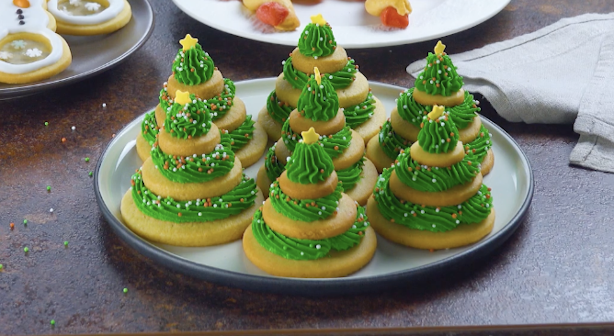 biscuits en forme de sapins de Noël