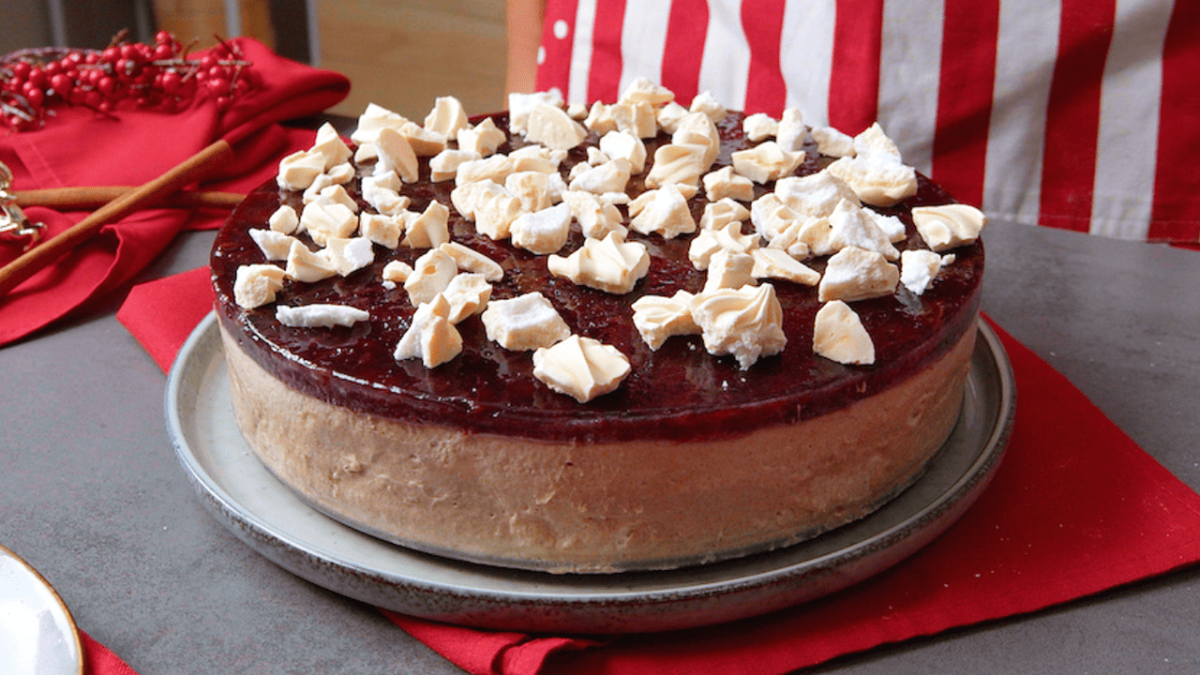 Gâteau de Noël avec une base de scone à la cannelle et autres réjouissances