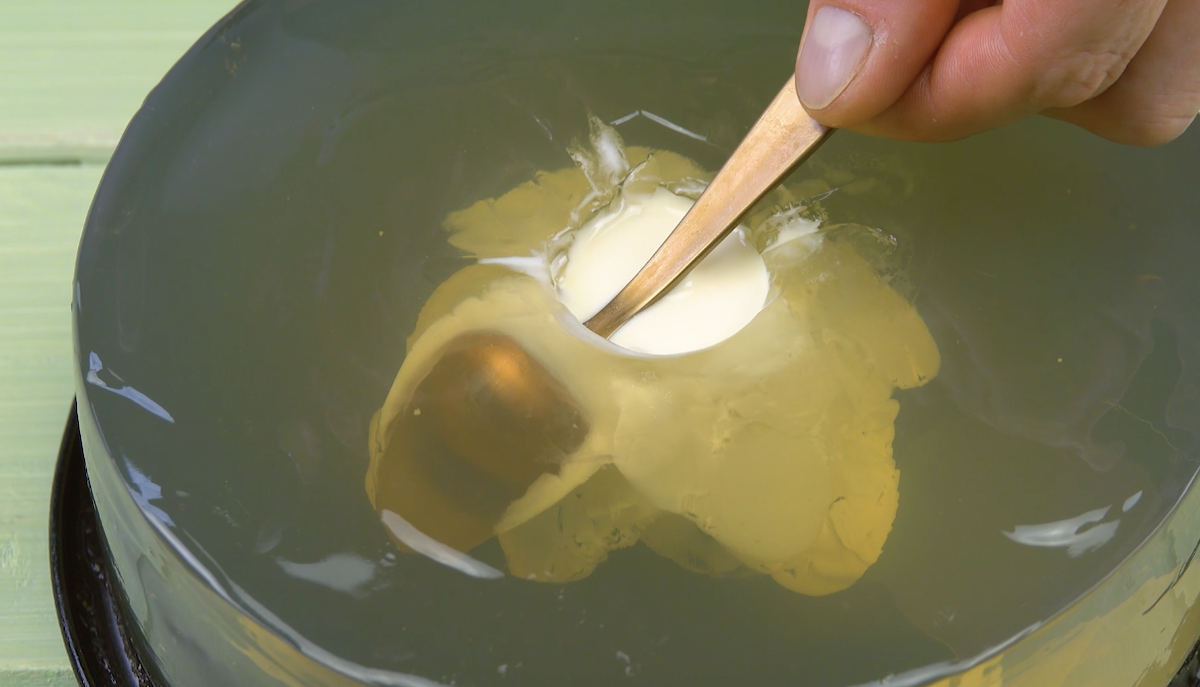 creuser une fleur dans la gelée et la remplir