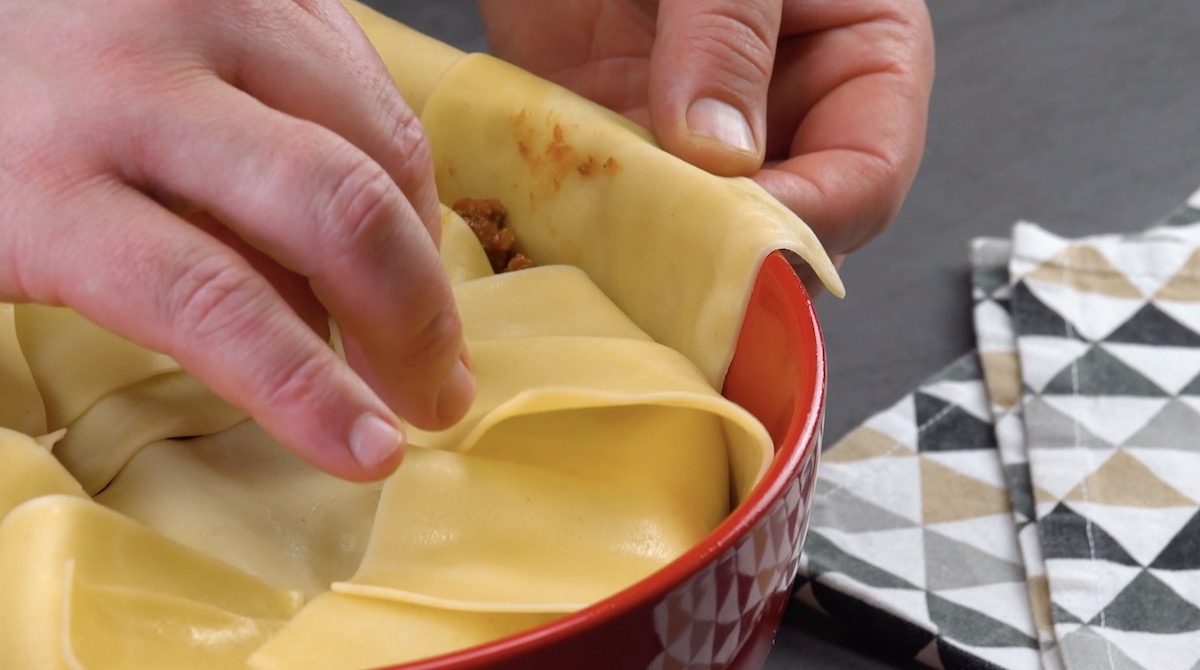 feuilles de lasagnes repliées pour "fermer" le gâteau salé