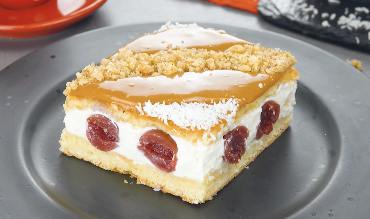 Tarte aux cerises à la crème avec stries de caramel