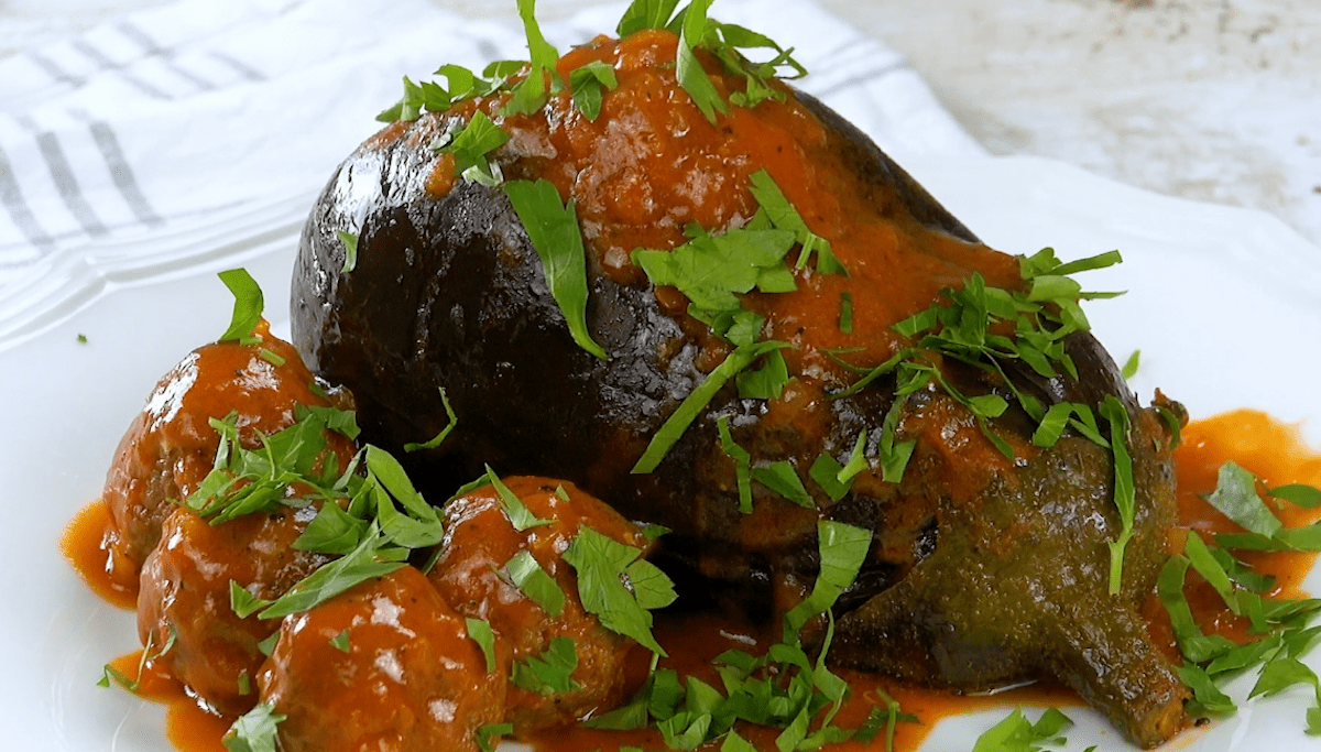 Aubergines farcies à la viande hachée et sauce tomate