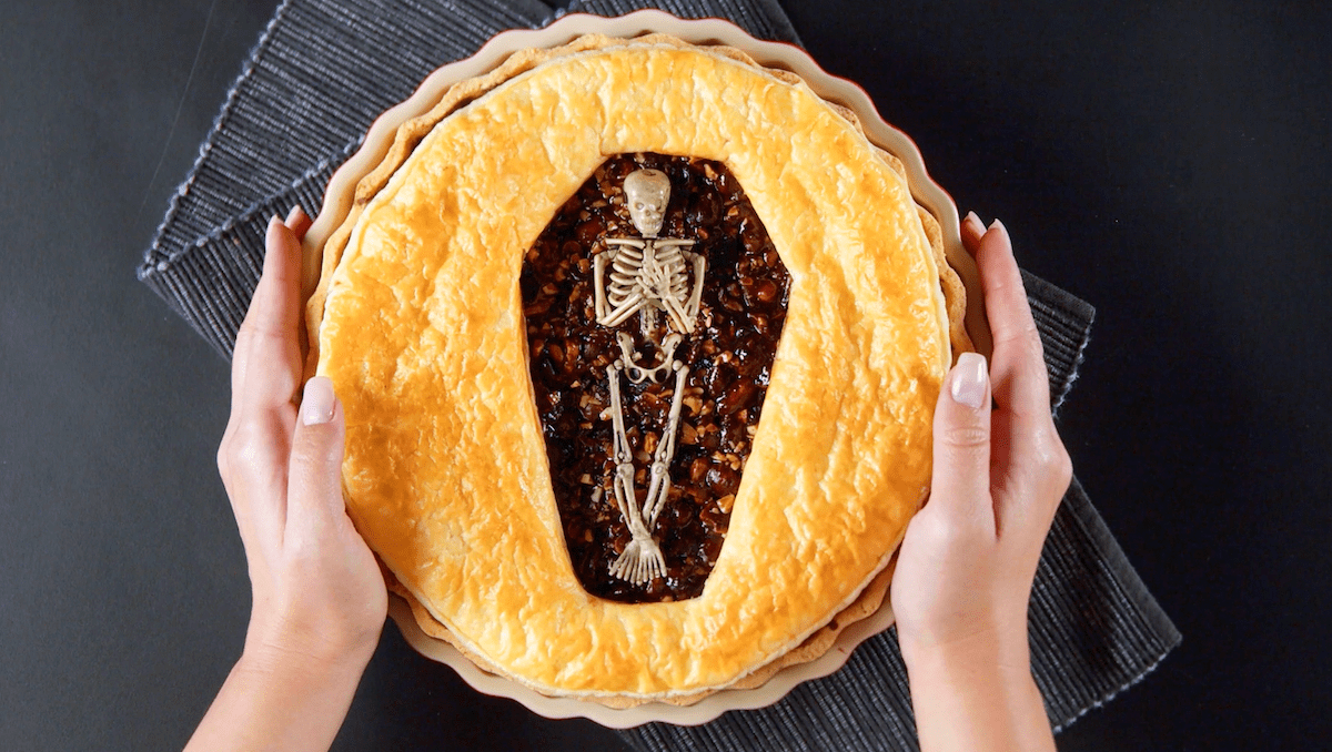 Tarte d'Halloween avec cercueil ouvert